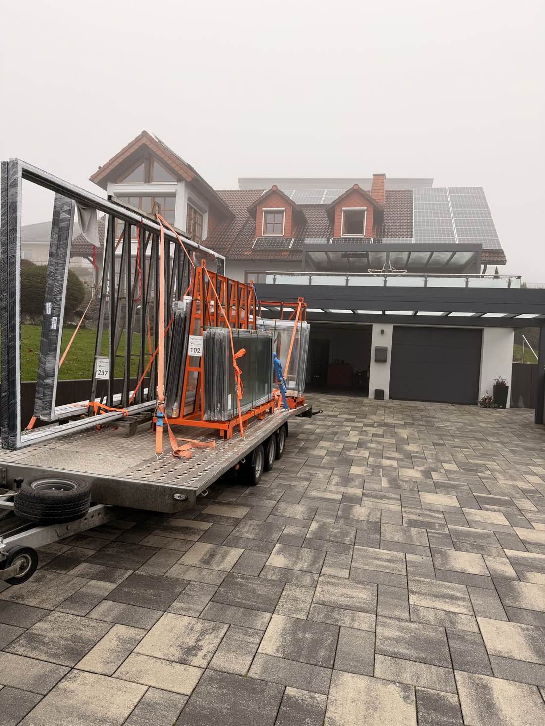 Anlieferung der Glasanlage