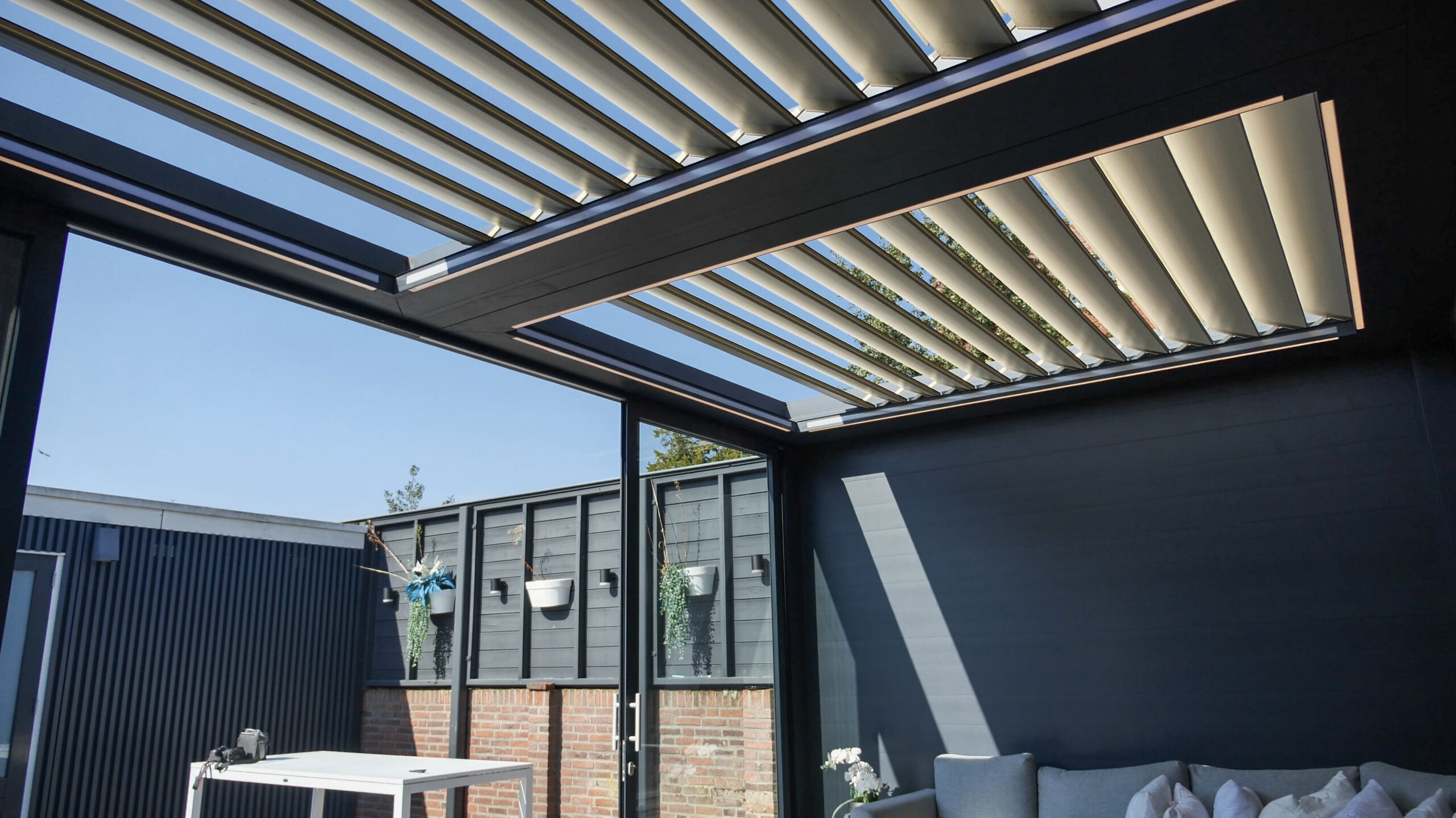 Louvered roof 001